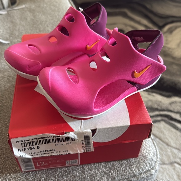 Girls Nike Sunday project 3 - Picture 5 of 5